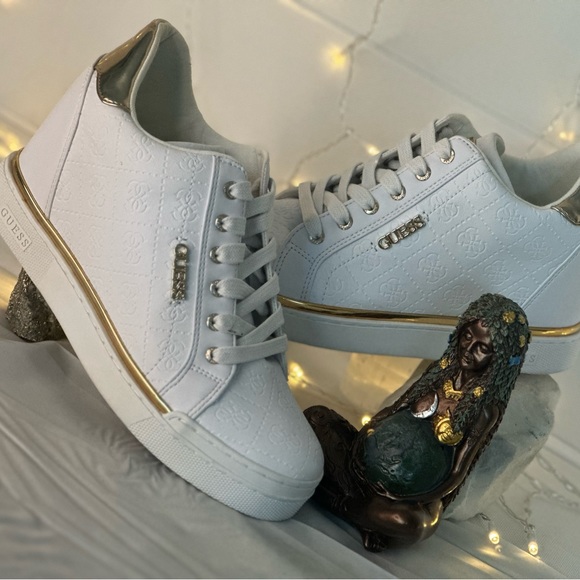 Guess Gw Flowurs Sneakers in White US8 - Picture 2 of 3